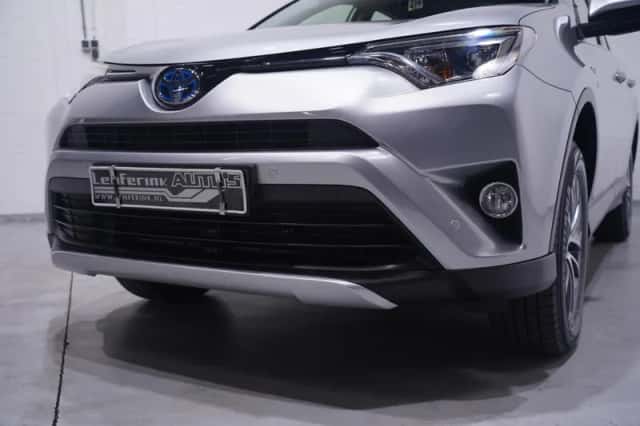 Toyota RAV4 (2017) thumbnail 6