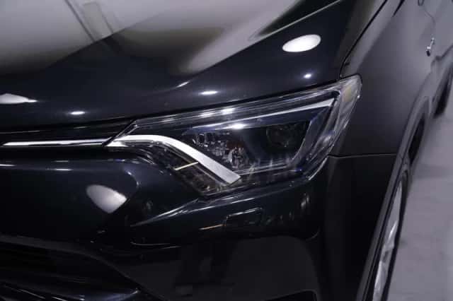 Toyota RAV4 (2017) thumbnail 6