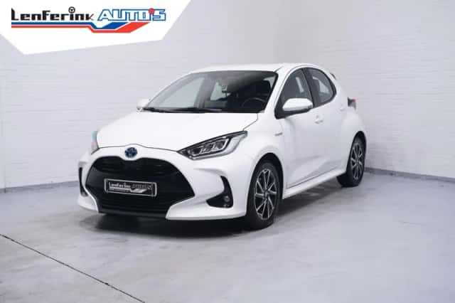 Toyota Yaris (2021) thumbnail 2