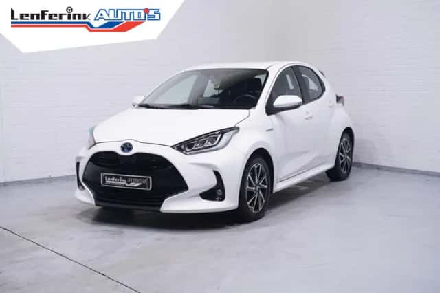 Toyota Yaris (2021) thumbnail 2