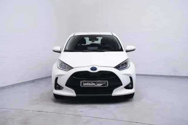Toyota Yaris (2021) thumbnail 3