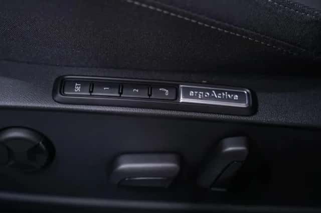 Volkswagen Golf (2022) thumbnail 111