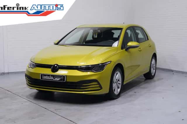 Volkswagen Golf (2023) thumbnail 2