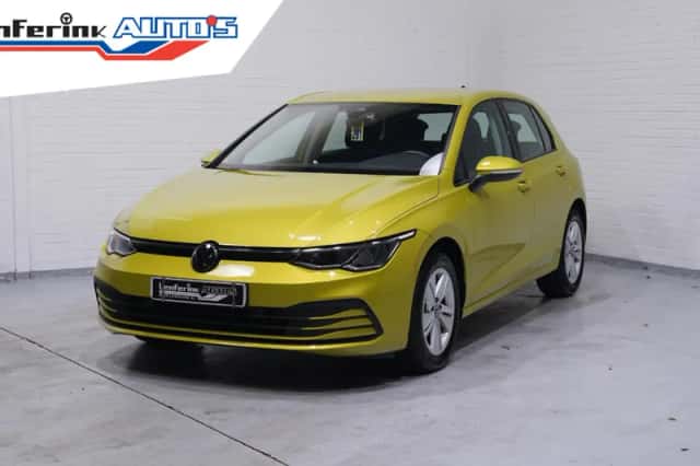Volkswagen Golf (2023) thumbnail 2