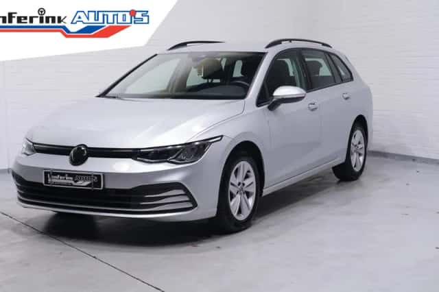 Volkswagen Golf (2023) thumbnail 2