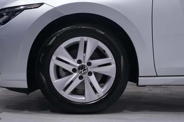 Volkswagen Golf (2023) thumbnail 6
