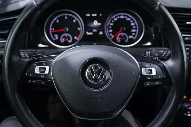 Volkswagen Golf (2016) thumbnail 112