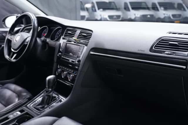 Volkswagen Golf (2016) thumbnail 135