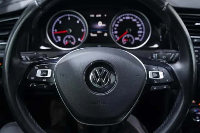 Volkswagen Golf (2016) thumbnail 20