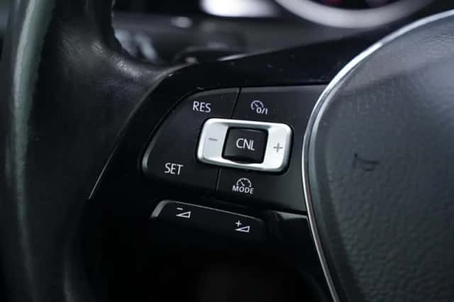 Volkswagen Golf (2016) thumbnail 24