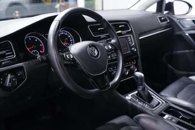 Volkswagen Golf (2016) thumbnail 40