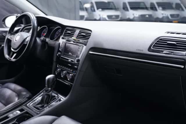 Volkswagen Golf (2016) thumbnail 43