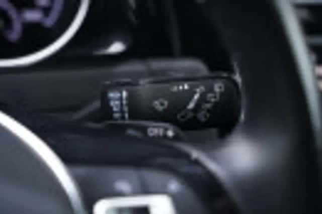 Volkswagen Golf (2016) thumbnail 69