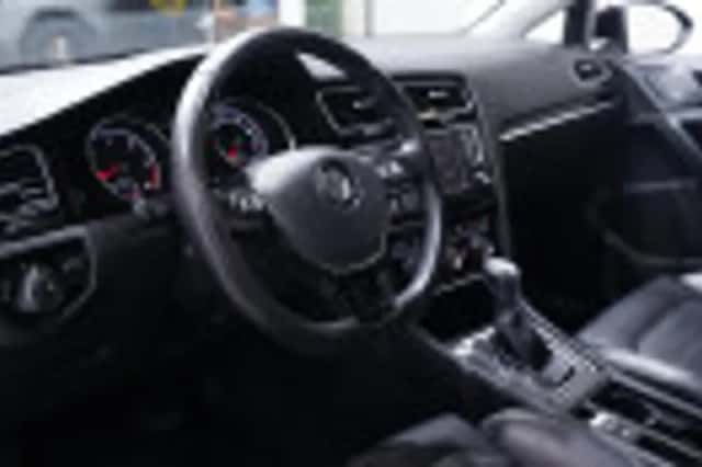 Volkswagen Golf (2016) thumbnail 86