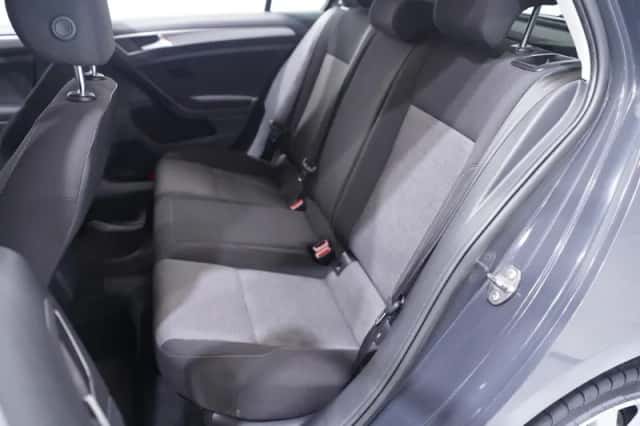 Volkswagen Golf (2013) thumbnail 104