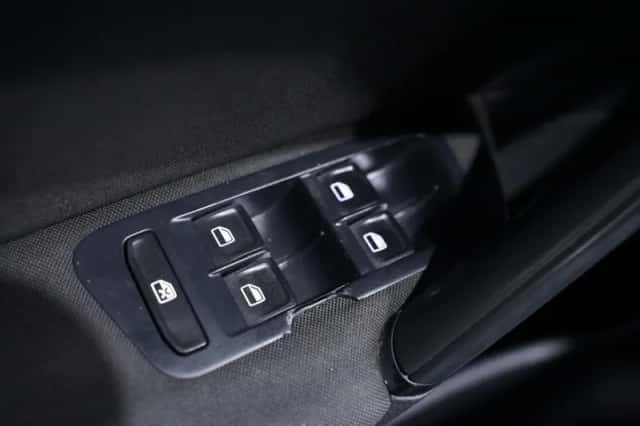 Volkswagen Golf (2013) thumbnail 23