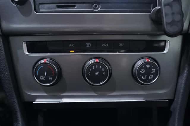 Volkswagen Golf (2013) thumbnail 27