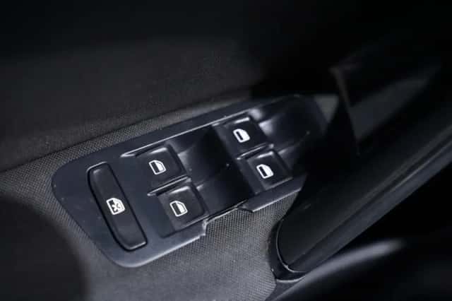 Volkswagen Golf (2013) thumbnail 95