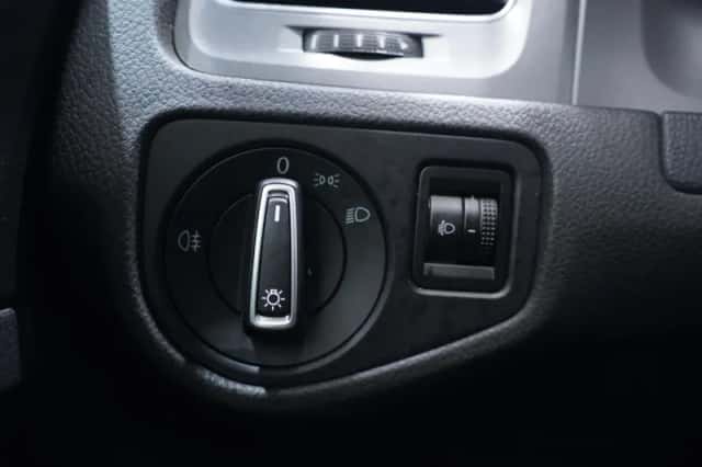 Volkswagen Golf (2013) thumbnail 96