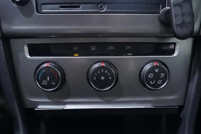 Volkswagen Golf (2013) thumbnail 99