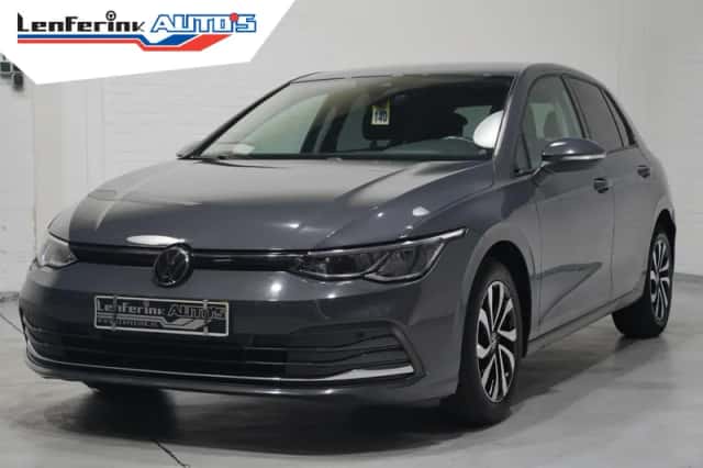 Volkswagen Golf (2021) thumbnail 2