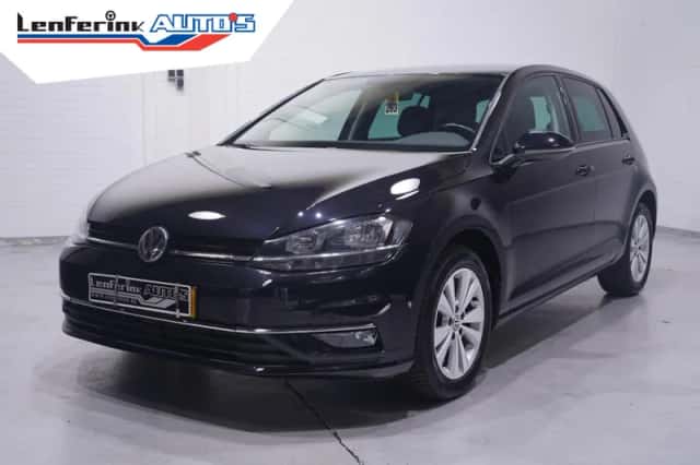 Volkswagen Golf (2019) thumbnail 2