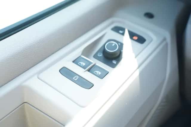 Volkswagen Multivan (2024) thumbnail 155
