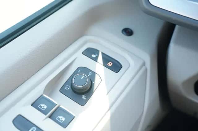 Volkswagen Multivan (2024) thumbnail 32