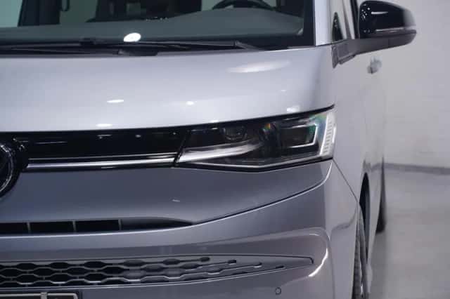 Volkswagen Multivan (2024) thumbnail 5