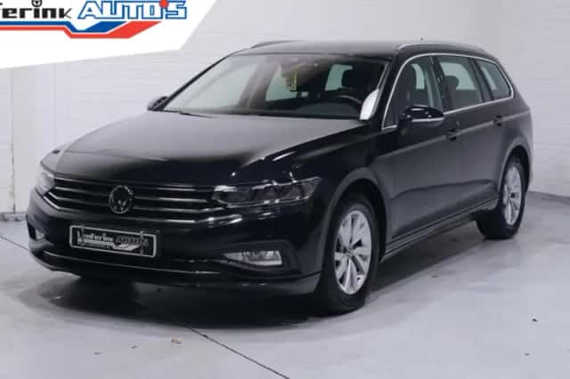 Volkswagen Passat (2022) thumbnail 1