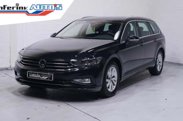 Volkswagen Passat (2022) thumbnail 2