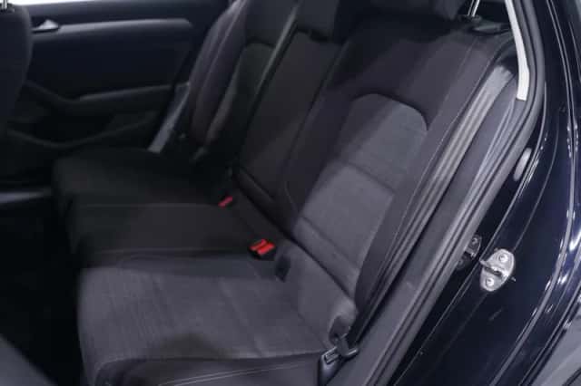 Volkswagen Passat (2022) thumbnail 141