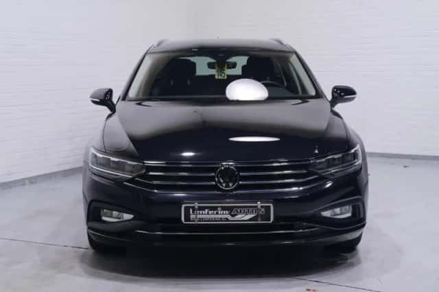 Volkswagen Passat (2022) thumbnail 3