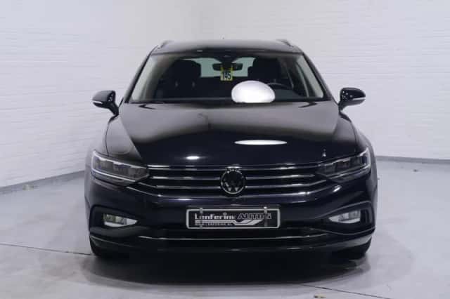 Volkswagen Passat (2022) thumbnail 3