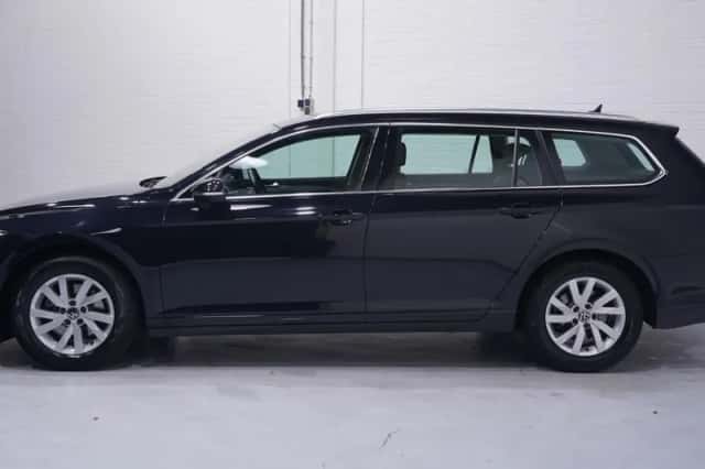 Volkswagen Passat (2022) thumbnail 5