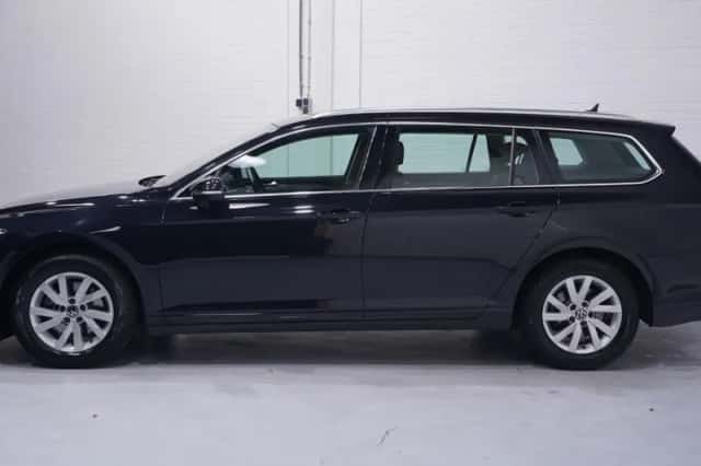 Volkswagen Passat (2022) thumbnail 5
