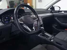 Volkswagen Passat (2022) thumbnail 41
