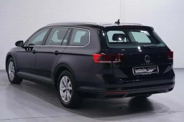 Volkswagen Passat (2022) thumbnail 8