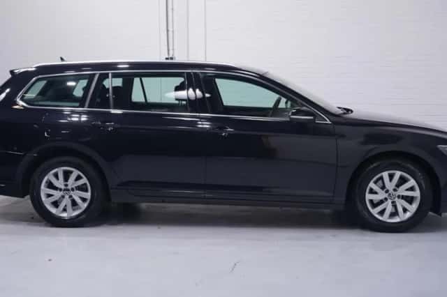 Volkswagen Passat (2022) thumbnail 9