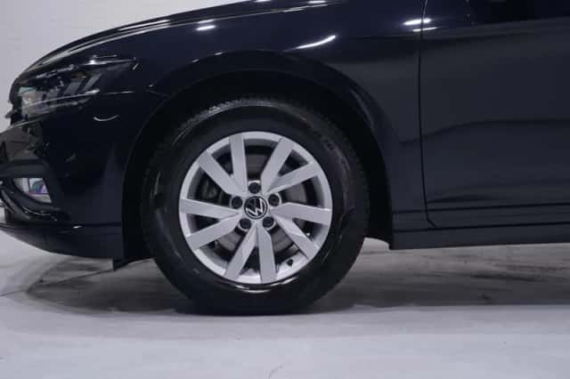 Volkswagen Passat (2022) thumbnail 10