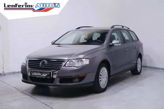 Volkswagen Passat (2008) thumbnail 2