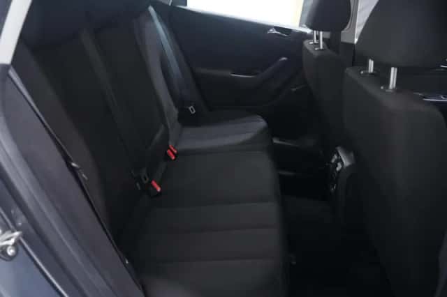 Volkswagen Passat (2008) thumbnail 34