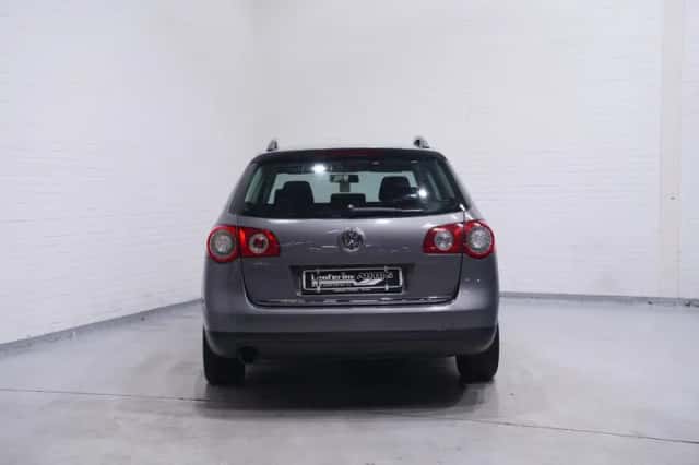 Volkswagen Passat (2008) thumbnail 77