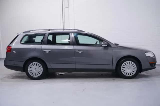 Volkswagen Passat (2008) thumbnail 79