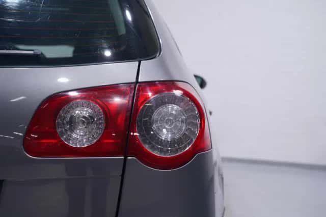 Volkswagen Passat (2008) thumbnail 81