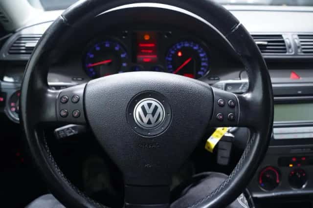 Volkswagen Passat (2008) thumbnail 90