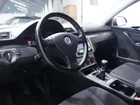 Volkswagen Passat (2008) thumbnail 99