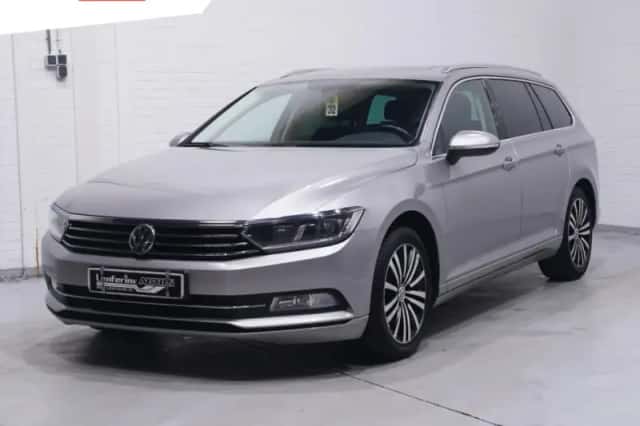 Volkswagen Passat (2017) thumbnail 1