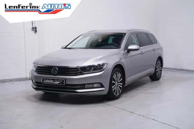 Volkswagen Passat (2017) thumbnail 2