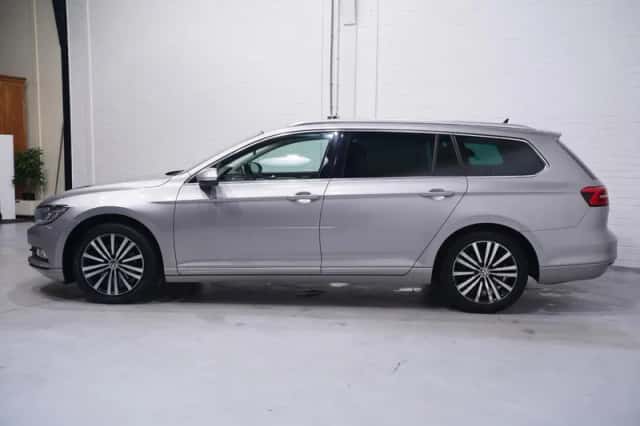 Volkswagen Passat (2017) thumbnail 5